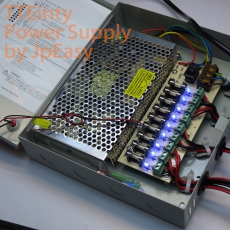 DC12V10A 安全中央集中供電機箱 每位獨立輸出保護功能 變壓器 100-240V帶LED 短路/超載/過壓 工程級