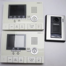 日本AiPhone 一拖二 窗口門口聽筒式視像對講, 開門按鈕 客服櫃檯對講系統, 音質清晰無雜訊 安裝簡便操作容易 7吋液晶顯示 有線對講機